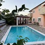 Extraordinary Amna With 4 Bedroom And Pool!