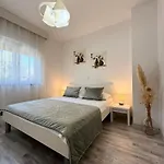 Extraordinary Amna With 4 Bedroom And Pool! Lägenhet Buje