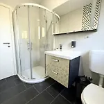 Lägenhet Extraordinary Amna With 4 Bedroom And Pool! Buje