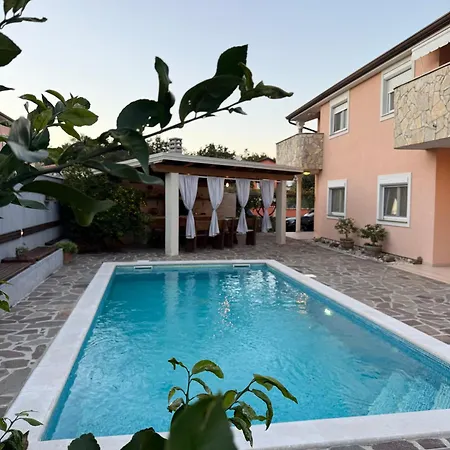 Extraordinary Amna With 4 Bedroom And Pool!