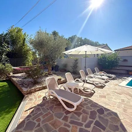 Extraordinary Amna With 4 Bedroom And Pool! Lägenhet *