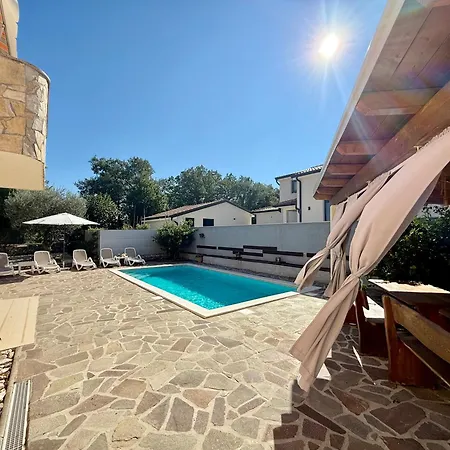 Extraordinary Amna With 4 Bedroom And Pool! Апартаменты