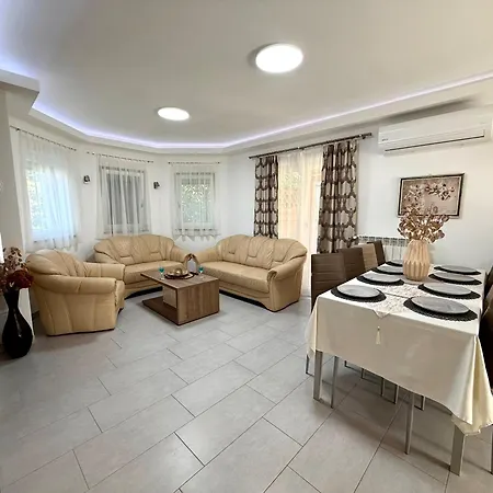 Extraordinary Amna With 4 Bedroom And Pool! Апартаменты *