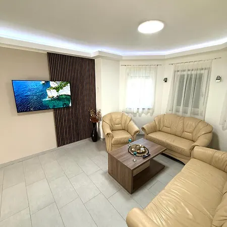 Extraordinary Amna With 4 Bedroom And Pool! Lägenhet
