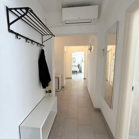 Lägenhet Extraordinary Amna With 4 Bedroom And Pool!