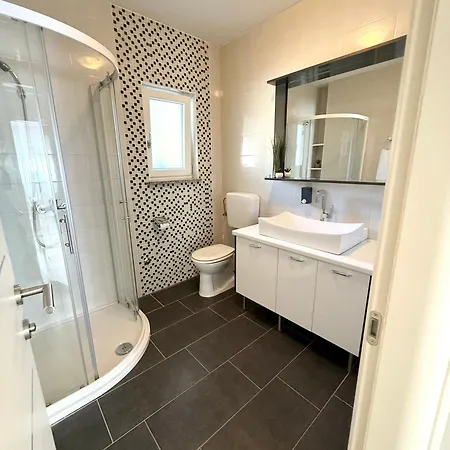 Extraordinary Amna With 4 Bedroom And Pool! Lägenhet Buje