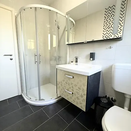 Lägenhet Extraordinary Amna With 4 Bedroom And Pool! Buje